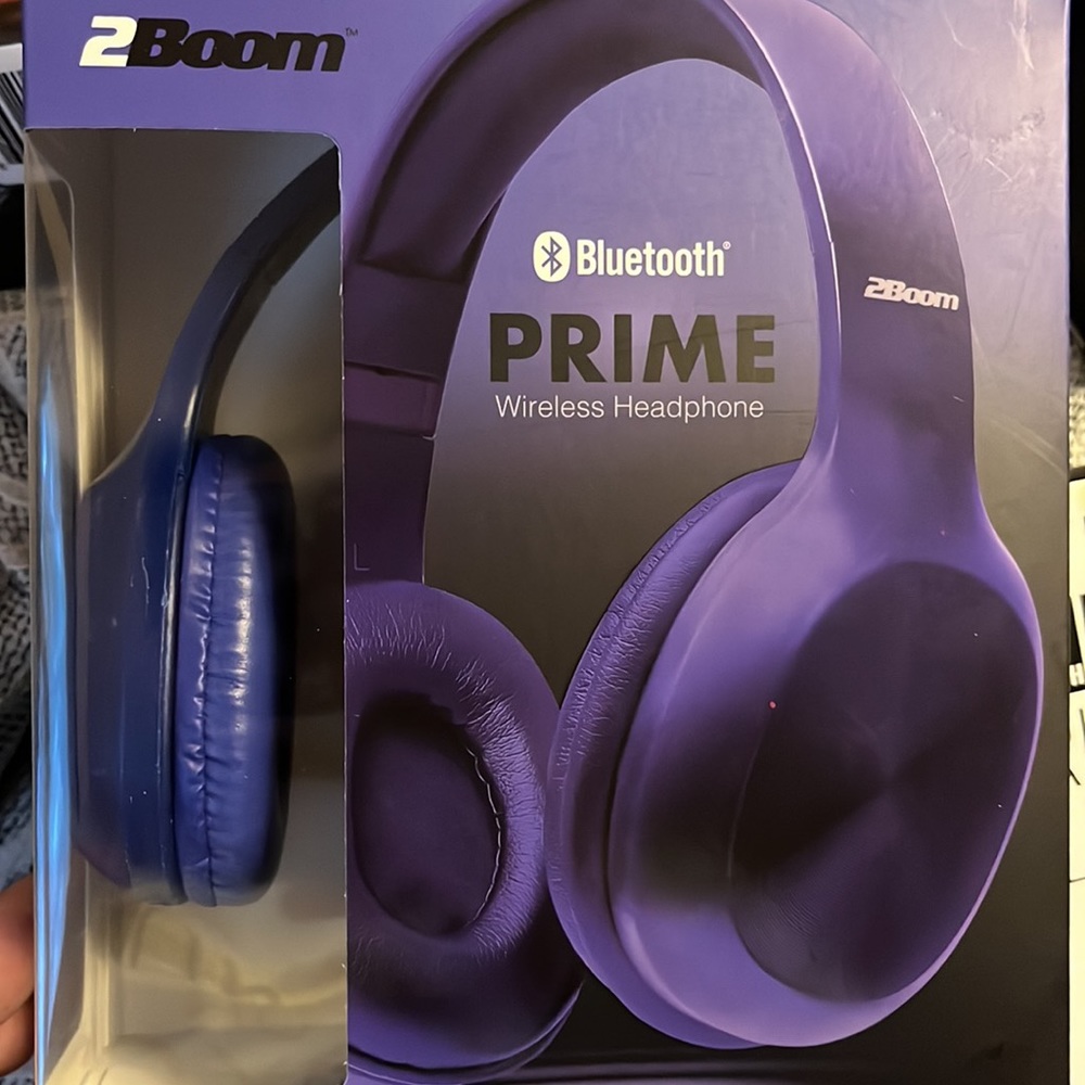 Wireless Bluetooth Headphones with built in microphone for all your gaming